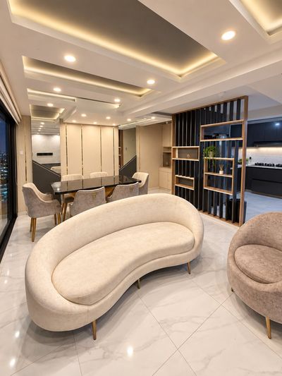 Penthouse Suite San Isidro — Sala con sofá curvo y sillones de terciopelo