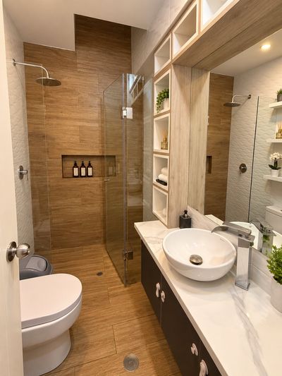 Penthouse Suite San Isidro — Baño con ducha tipo lluvia