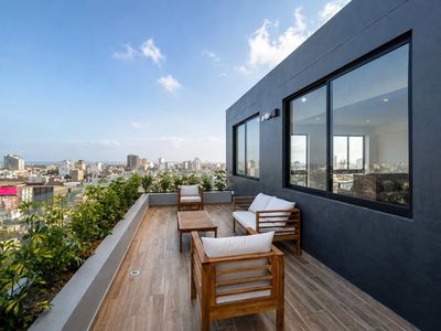 Suite Ejecutiva — Terraza del edificio, con vista a Trujillo