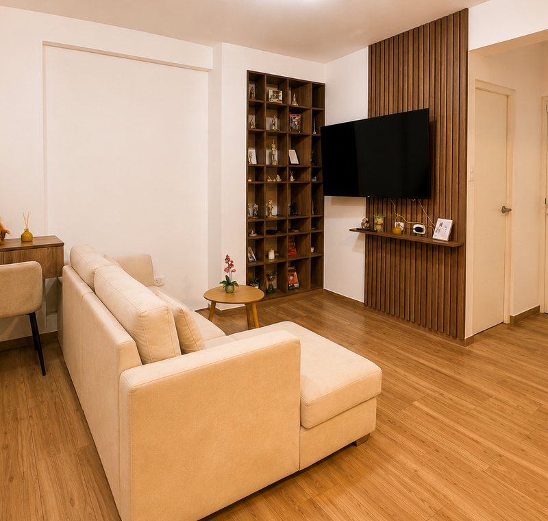 Sala de Suite Jedi, con sofá claro y pared de listones de madera