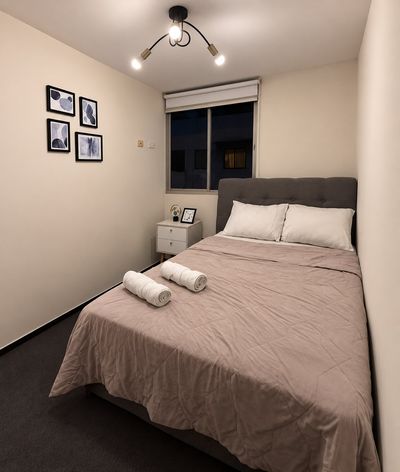 Suite Mochica — Dormitorio principal desde la puerta