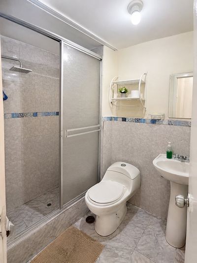Suite Mochica — Baño con ducha
