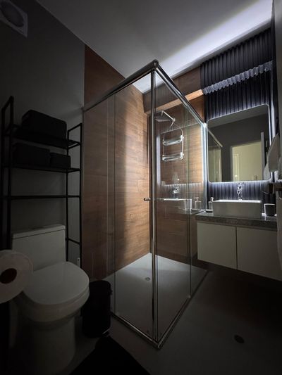 Urban Spring — Baño con ducha