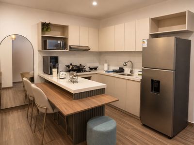 Suite Familiar 603 — Cocina equipada con isla
