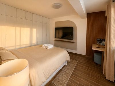 Suite Familiar 603 — Dormitorio principal, clóset y escritorio